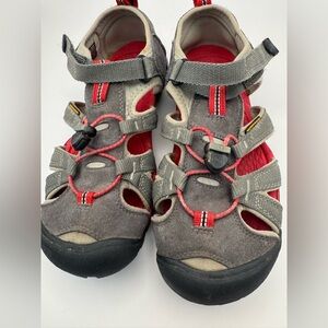Keen Newport H2 Sandals Grey and Red Youth Size 5